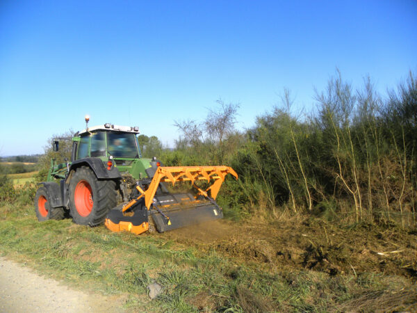 LESNÍ MULČOVAČ R5